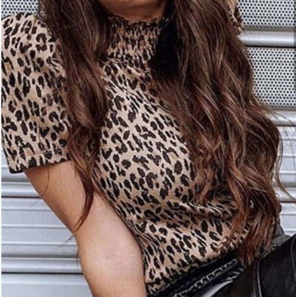 Zara Slightly Cropped Turtleneck Top Animal Print Sz Medium
